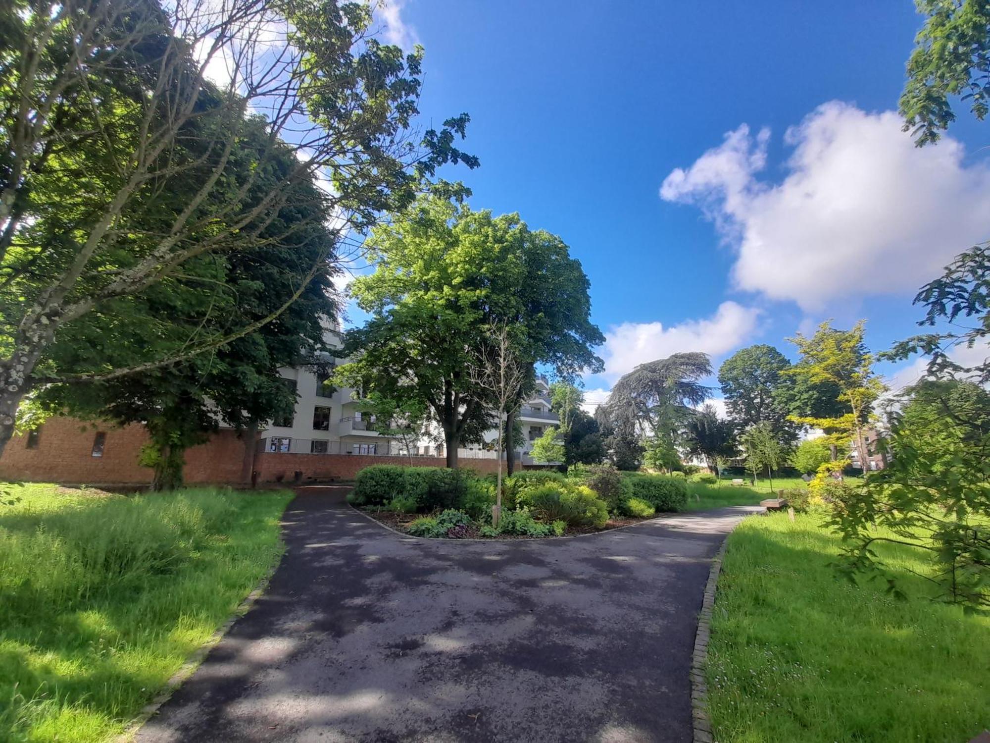 Appart Dans Petit Chateau En Centre Ville Lagny المظهر الخارجي الصورة