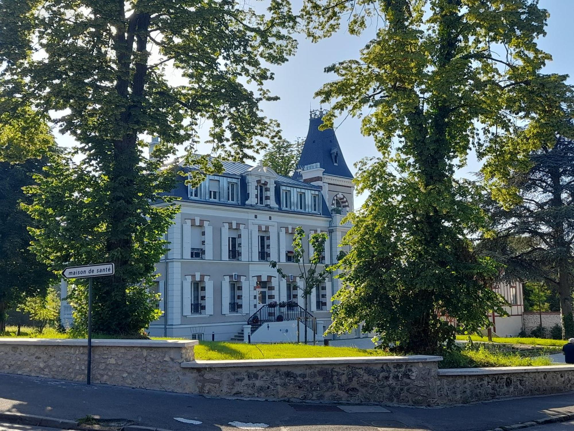 Appart Dans Petit Chateau En Centre Ville Lagny المظهر الخارجي الصورة
